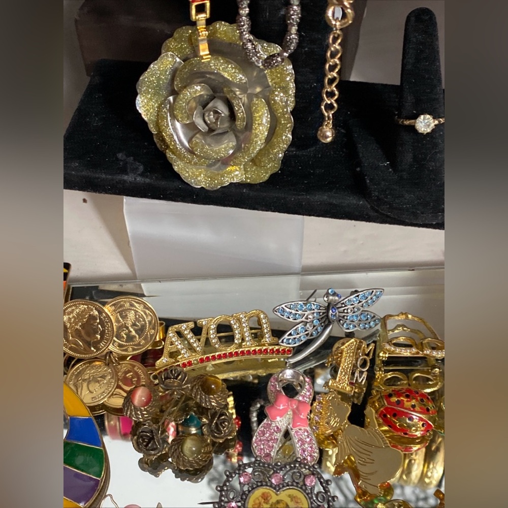 Vintage Jewelry Gold Plated, & Enamel Lot - Picture 11 of 16
